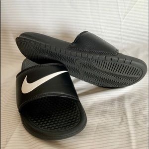 Nike slides size: 7